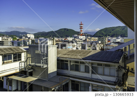 JR三次駅 駅舎と町並み 広島県三次市 JR三次駅 駅舎と町並み 広島県三次市 130665933