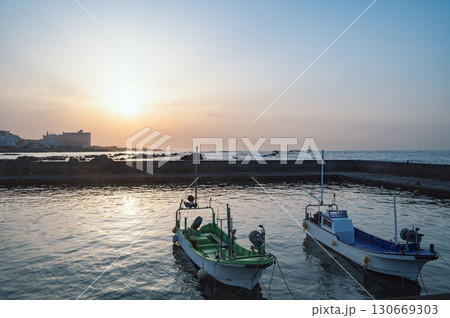 千葉　早朝の野島漁港 130669303