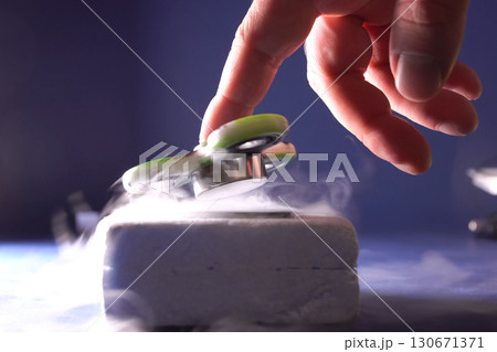 Spinner magnetic cushion. magnetic properties of the metal when 130671371