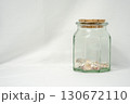 瓶に入った貝殻 130672110