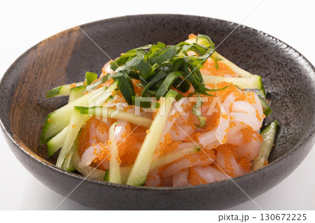 するめいか刺身とキュウリとびっこ和え するめいか刺身とキュウリとびっこ和え 130672225