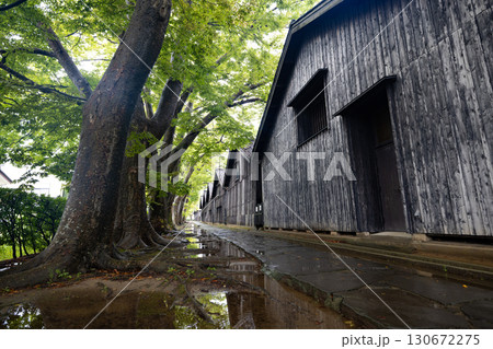 【山形県・酒田市】山居倉庫 (低温管理倉庫)雨天時 【山形県・酒田市】山居倉庫 (低温管理倉庫)雨天時 130672275