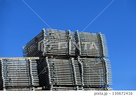 積まれた枠組足場材(建枠) イメージ 積まれた枠組足場材(建枠) イメージ 130672416