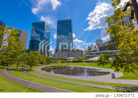 グランフロント大阪 (晴れ 朝 9月) グランフロント大阪 (晴れ 朝 9月) 130672771