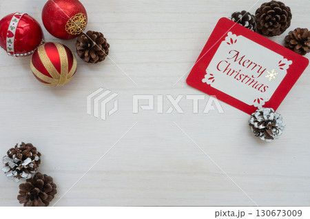 カードを添えたクリスマスデコレーション カードを添えたクリスマスデコレーション 130673009