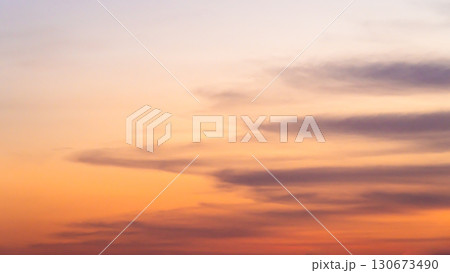 夕空 雲がたなびく西の空　c-2 高彩度コントラスト 130673490