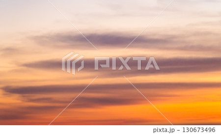 夕空 雲がたなびく西の空 e-2 高彩度コントラスト 夕空 雲がたなびく西の空 e-2 高彩度コントラスト 130673496