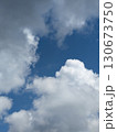 青空と白い雲 130673750