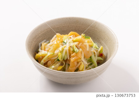 中華くらげ　かまぼこ　豆もやし　きゅうり　和え物 130673753