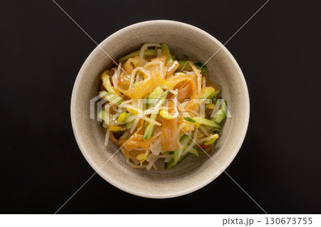 中華くらげ かまぼこ 豆もやし きゅうり 和え物 中華くらげ かまぼこ 豆もやし きゅうり 和え物 130673755