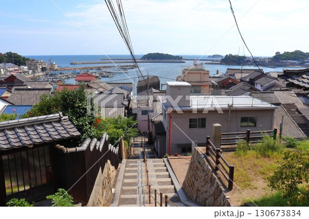 鞆の浦 鞆城跡の小高い丘眺めた鞆港の風景(広島県福山市) 鞆の浦 鞆城跡の小高い丘眺めた鞆港の風景(広島県福山市) 130673834