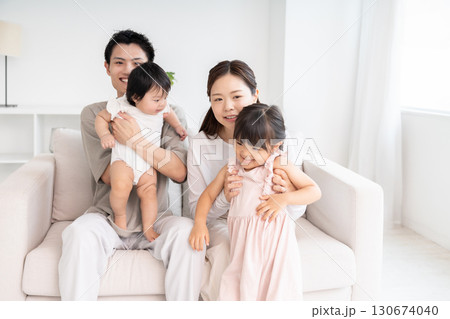 親娘 4人家族 親娘 4人家族 130674040