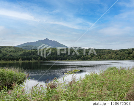 北海道利尻島の風景 オタトマリ沼 北海道利尻島の風景 オタトマリ沼 130675508