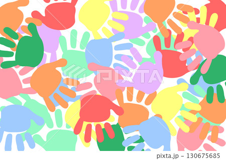 子どもの手形がいっぱいの背景 130675685