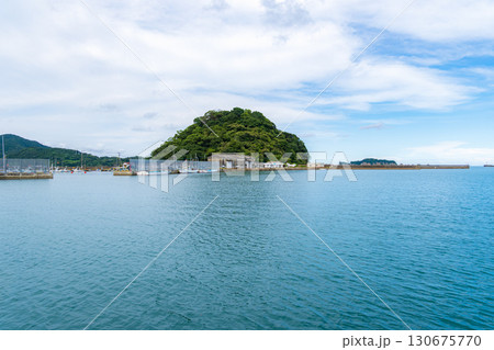 宮崎県日南市 目井津港の漁港風景と停泊する漁船 宮崎県日南市 目井津港の漁港風景と停泊する漁船 130675770