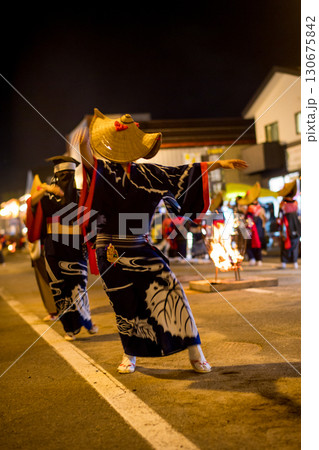 西馬音内盆踊り　がんけを踊る男性　2025年　秋田県 130675842