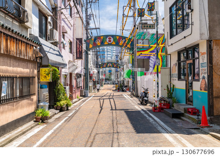 《神奈川県》昭和レトロな横浜野毛町の飲み屋街 130677696