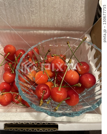 送られてきたさくらんぼ 130677755