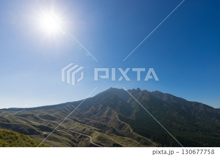 南阿蘇の山と太陽（熊本県南阿蘇） 130677758