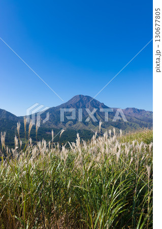 南阿蘇の山々と青空(熊本県南阿蘇) 南阿蘇の山々と青空(熊本県南阿蘇) 130677805