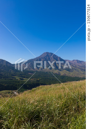南阿蘇の山々と青空(熊本県南阿蘇) 南阿蘇の山々と青空(熊本県南阿蘇) 130677814