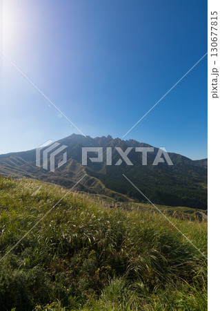 南阿蘇の山々と青空(熊本県南阿蘇) 南阿蘇の山々と青空(熊本県南阿蘇) 130677815