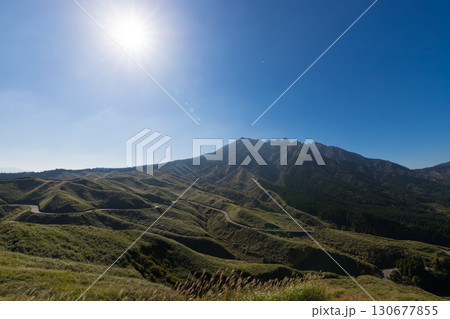 南阿蘇の山々と太陽(熊本県南阿蘇) 南阿蘇の山々と太陽(熊本県南阿蘇) 130677855