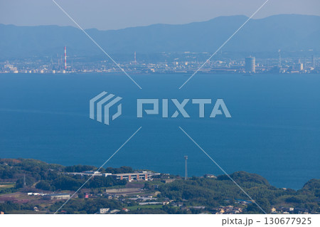 別府湾の風景と青空（大分県別府市） 130677925