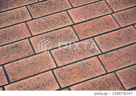 煉瓦を敷き詰めた道 130678247