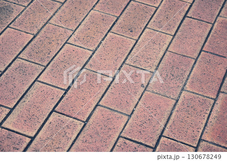 煉瓦を敷き詰めた道 130678249