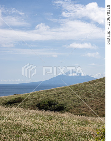 北海道礼文島の風景 高山植物園からの眺望 北海道礼文島の風景 高山植物園からの眺望 130678318