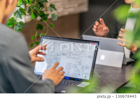 半導体回路図 設計 2人 半導体回路図 設計 2人 130678443