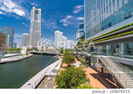 《神奈川県》横浜みなとみらい・そびえ立つ摩天楼 《神奈川県》横浜みなとみらい・そびえ立つ摩天楼 130678553