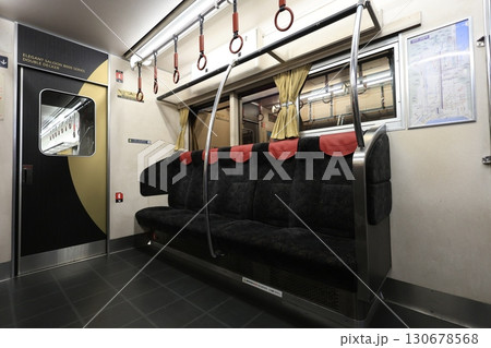 【京阪】8000系の車内〜ロングシート〜(中之島線) 【京阪】8000系の車内〜ロングシート〜(中之島線) 130678568