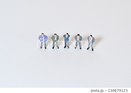 ビジネスマン 入社式 退職者 集合写真イメージ ビジネスマン 入社式 退職者 集合写真イメージ 130679123
