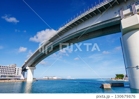那覇泊港の出口にある泊大橋。沖縄県島尻郡慶良間諸島座間味島座間味港-2025/6/27 130679876