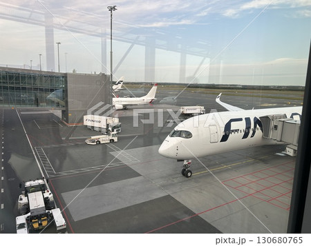 ヘルシンキ•ヴァンター国際空港のフィンエアーの旅客機です。 130680765