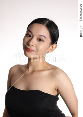 美しい女性 130680839
