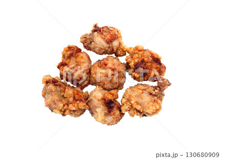 鰹節の出汁が香る鶏もも唐揚げ、醤油揚げ【白背景・切り抜き】 130680909