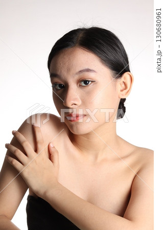 美しい女性 130680961