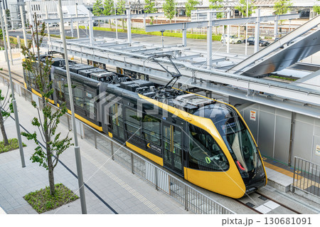 栃木県宇都宮市 停車中の宇都宮ライトレール 栃木県宇都宮市 停車中の宇都宮ライトレール 130681091