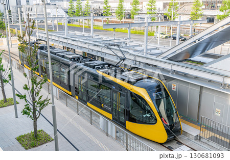 栃木県宇都宮市　停車中の宇都宮ライトレール 130681093