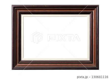 フォトマットのついた、木製の額縁 130681116