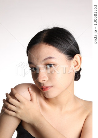 美しい女性 130681353