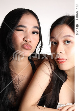美しい二人の女性 美しい二人の女性 130681458