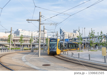 栃木県宇都宮市　走行中の宇都宮ライトレール 130681505