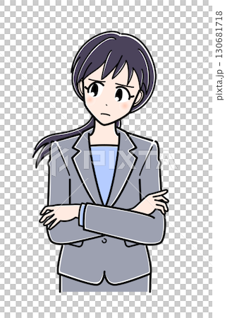 いぶかしげな表情で腕を組むスーツのOLさん（上半身） 130681718