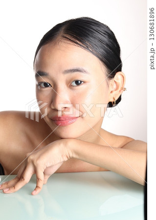 美しい女性 130681896