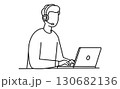 リモートワーク中のパソコン操作人物のアイコンイラスト、ヘッドセット 130682136