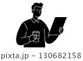 カップ片手に資料を読む男性のアイコンイラスト 130682158